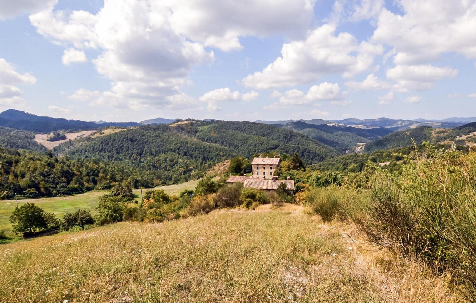 Amazing Home In Apecchio -Pu- With Kitchen Exterior photo